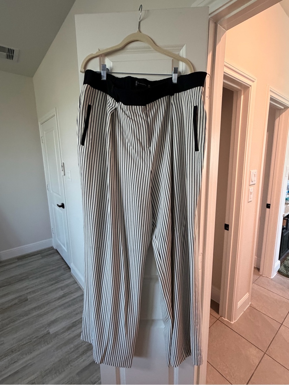 New York & Company White and Black Pinstripe Wide Leg Pants